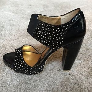 Zinc patent leather black heels size 10